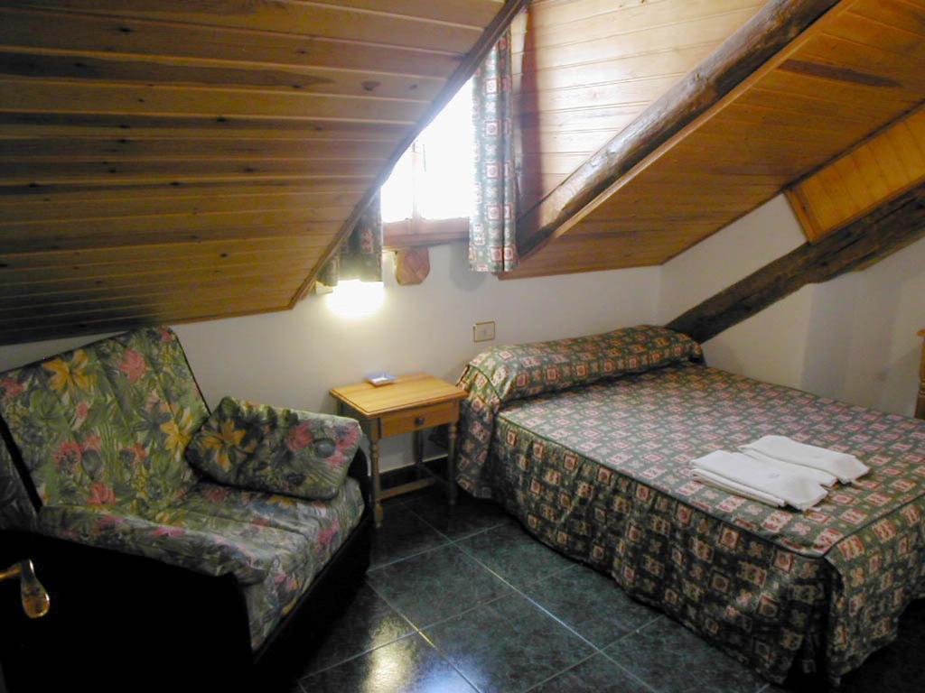 Gabarre Hotel Broto Szoba fotó