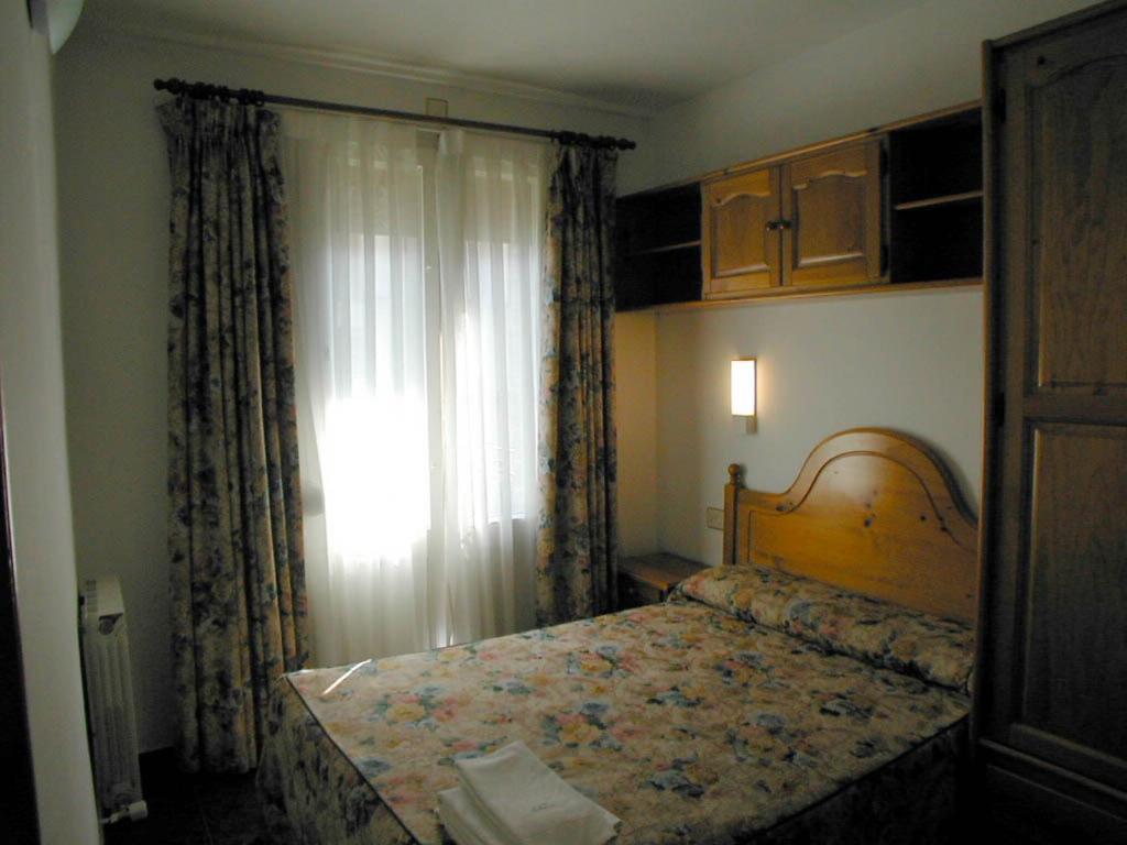 Gabarre Hotel Broto Szoba fotó